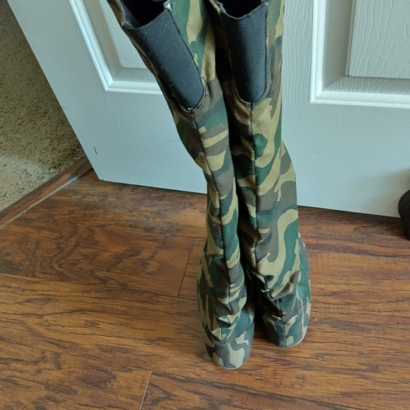Camouflage Knee-High Boots - Picture 3 of 7